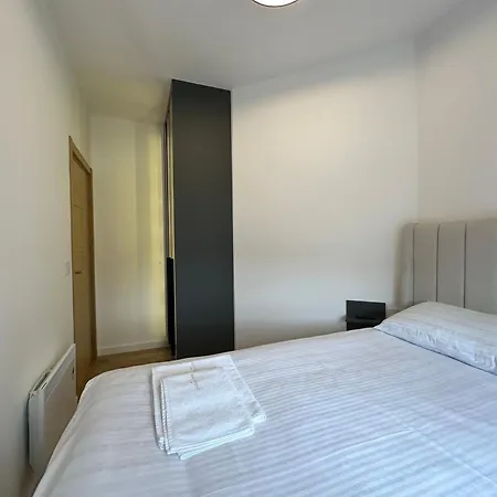 Square Luxe Residences Apartment